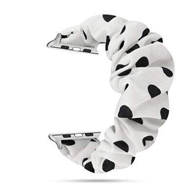 Elastisch scrunchie nylon bandje - Zwarte stippen - Geschikt voor Apple Watch 44mm / 45mm / 46mm / 49mm Elastisch scrunchie nylon bandje - Zwarte stippen - Geschikt voor Apple Watch 44mm / 45mm / 46mm / 49mm
