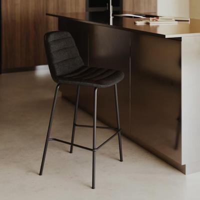 Kave Home Barkruk 'Zunilda' Chenille, kleur Zwart Kave Home Barkruk 'Zunilda' Chenille, kleur Zwart