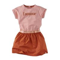 Z8 jurk Adrina met tekst en 3D applicatie lichtroze/roestbruin - thumbnail