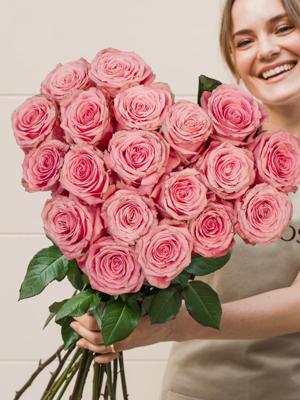 Boeket roze rozen in hartvorm - Sophia Loren