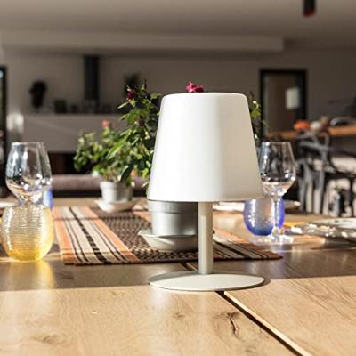 STANDY MINI CREAM Snoerloze tafellamp met crèmekleurige stalen voet - warm wit / koud witte LED voet STANDY MINI CREAM Snoerloze tafellamp met crèmekleurige stalen voet - warm wit / koud witte LED voet