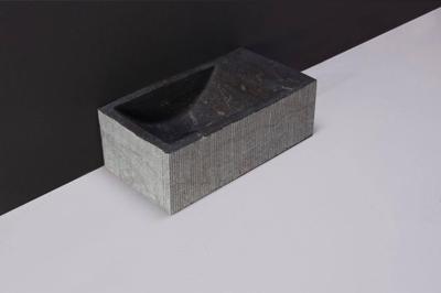 Forzalaqua Venetia fontein zonder kraangat rechts 40x22x10cm Hardsteen gezoet/gefrijnd Forzalaqua Venetia fontein zonder kraangat rechts 40x22x10cm Hardsteen gezoet/gefrijnd