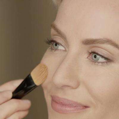 Max Factor Radiant Lift 30 ml Pompflacon Crème 079 Honey Beige Max Factor Radiant Lift 30 ml Pompflacon Crème 079 Honey Beige