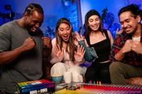 European Player Network Hues and Cues Bordspel (Engels, 3 - 6 spelers, 30 minuten, Vanaf 8 jaar) - thumbnail