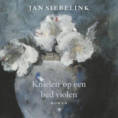 Knielen op een bed violen
