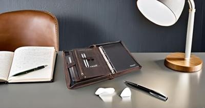 Juscha JU-48213 Conferentiemap JUVE Roberto Romano 36x27.5x5 cm Bruin/Leer Juscha JU-48213 Conferentiemap JUVE Roberto Romano 36x27.5x5 cm Bruin/Leer