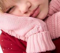 Gebreide kindermuts met fleecevoering PETIT BATEAU rozen - thumbnail