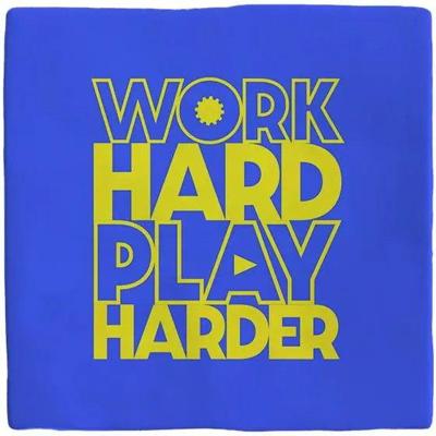 Plenty Gifts tegeltje keramiek work hard play harder 10x10cm blauw
