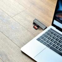 LogiLink UA0394 USB 3.2 Gen 2-hub Met aluminium behuizing, Met ingebouwde SD-kaartlezer, Met status-LEDs Space grijs - thumbnail