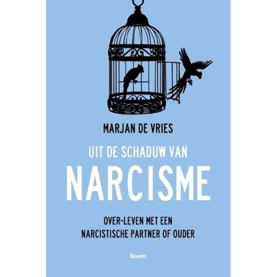 Uit de schaduw van narcisme - Marjan de Vries - Paperback (9789024437962)