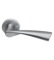 Deurklink Quadro massief op rond rozet geveerd - thumbnail