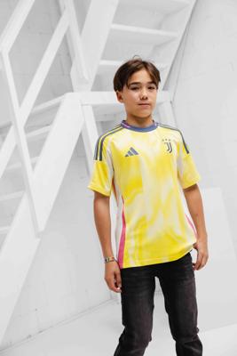 Juventus Shirt Uit Junior 2024/2025 - Maat 140 - Kleur: Geel | Soccerfanshop Juventus Shirt Uit Junior 2024/2025 - Maat 140 - Kleur: Geel | Soccerfanshop