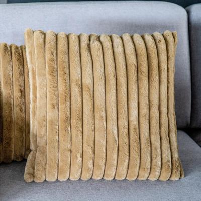 By-Boo Kussen 'Wuzzy' 50 x 50cm, kleur Goud By-Boo Kussen 'Wuzzy' 50 x 50cm, kleur Goud