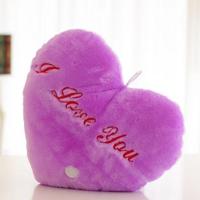 Hartvormige Engelse letter patroon gloeiende licht pluche kussen Toy kussen (paars) - thumbnail