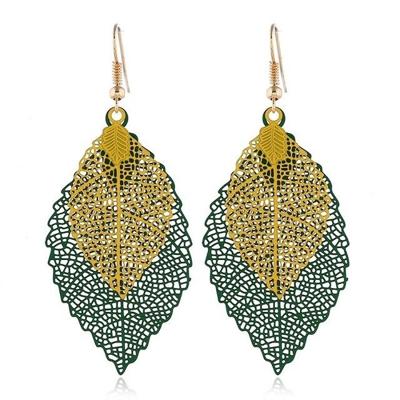 Dubbel gelaagde verlaat Tassel Earrings eenvoudige retro metalen blad-oren ornamenten (groen geel)