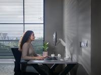 One For All Solid Single white Monitor-tafelbeugel 33 cm (13) - 88,9 cm (35) Wit In hoogte verstelbaar, Kantelbaar en roteerbaar, Zwenkbaar - thumbnail