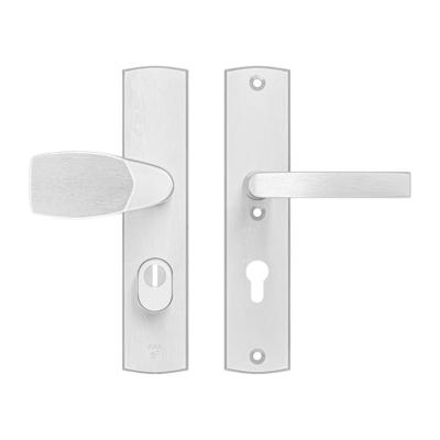 AXA AXA Curve Plus veiligheidsbeslag voordeur gebogen schild Wing-knop/Blok-kruk PC72 met kerntrekbeveiliging SKG3 - aluminium