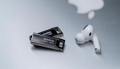 USB stick Adata AROY-UR340-64GBK 64 GB Zwart - thumbnail