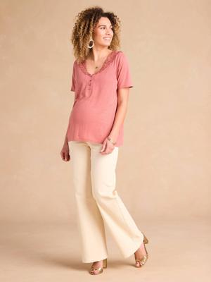 Zwangerschapsshirt voor/achter met macramé hals ENVIE DE FRAISE terracottategel Zwangerschapsshirt voor/achter met macramé hals ENVIE DE FRAISE terracottategel