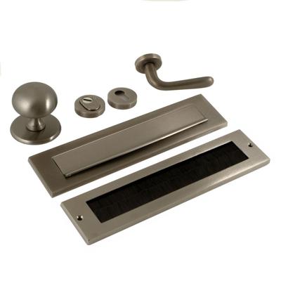 Hardbrass Voordeurset Iris/Silvia compleet rechtswijzend SKG3 met kerntrekbeveiliging - PVD gun metal Hardbrass Voordeurset Iris/Silvia compleet rechtswijzend SKG3 met kerntrekbeveiliging - PVD gun metal