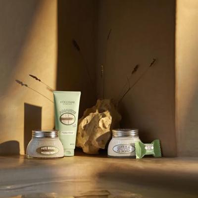 L&apos;Occitane Almond Exfoliating And Smoothing Delicious Paste 200 ml Exfoliant & Peeling