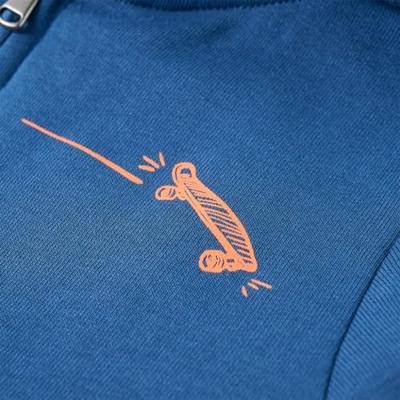 Kindervest met capuchon en rits skateboardprint 104 blauw Kindervest met capuchon en rits skateboardprint 104 blauw