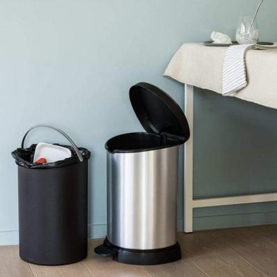 Curver DECO Bin 240568 Afvalbak 15 l (b x h x d) 303 x 448 x 268 mm Zilver, Zwart 1 stuk(s) Curver DECO Bin 240568 Afvalbak 15 l (b x h x d) 303 x 448 x 268 mm Zilver, Zwart 1 stuk(s)