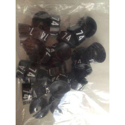 MB zwart/wit 74 voor op kledinghanger