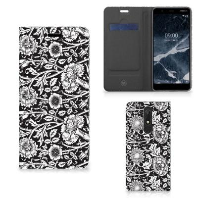 Nokia 5.1 (2018) Smart Cover Black Flowers Nokia 5.1 (2018) Smart Cover Black Flowers