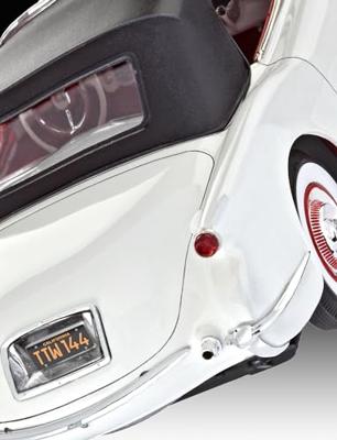 Revell 1/24 1953 Chevrolet Corvette Roadster Model-Set Revell 1/24 1953 Chevrolet Corvette Roadster Model-Set