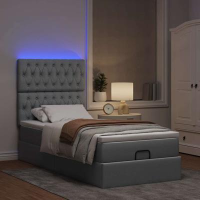 Ottoman bed met matras en LED's 120x200cm stof lichtgrijs