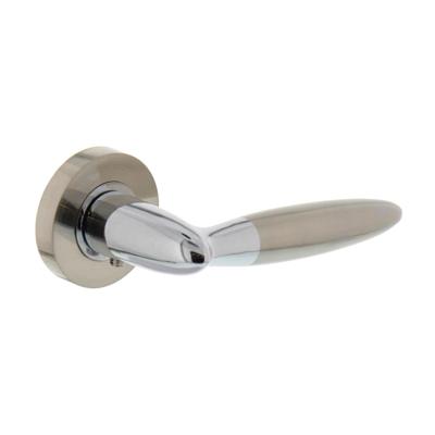 Intersteel Deurkruk Elen op rozet - chroom/nikkel mat Intersteel Deurkruk Elen op rozet - chroom/nikkel mat