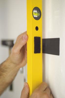 TESA On & Off 55225-00-01 Klittenband Om vast te plakken Haak- en lusdeel (l x b x h) 2500 mm x 20 mm x 2.5 m Zwart 1 stuk(s)