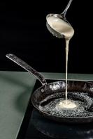 Forged Koekenpan Carbonstaal - Geschikt voor BBQ - ø 28 cm - thumbnail