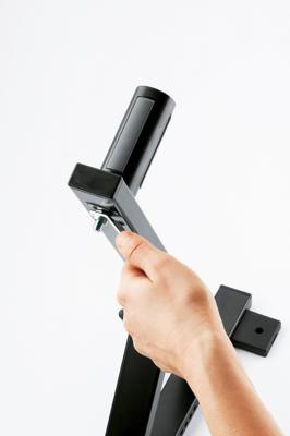 K&M 24120 Kantelbare en draaibare luidspreker muurbeugel tot 50kg K&M 24120 Kantelbare en draaibare luidspreker muurbeugel tot 50kg