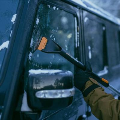 Fiskars X-serie Telescopische en Roterende Sneeuwborstel en Ijskrabber voor de auto - 1078492 Fiskars X-serie Telescopische en Roterende Sneeuwborstel en Ijskrabber voor de auto - 1078492