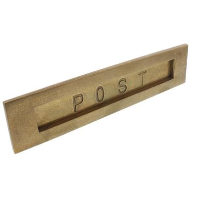 Briefplaat rechthoekig met klep, binnendraaiend met tekst "POST" messing getrommeld Briefplaat rechthoekig met klep, binnendraaiend met tekst "POST" messing getrommeld