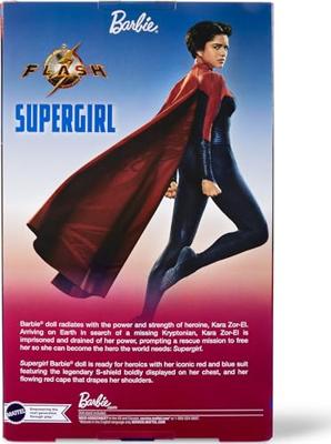 Barbie Supergirl Collectible Fashion Doll uit The Flash Movie draagt rood en blauw pak met cape, inclusief poppenstandaard (exclusief Amazon)