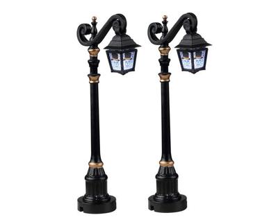 Lemax skeleton deco lamp, set of 2 verlichte straatlantaarn Spooky Town 2022 Lemax skeleton deco lamp, set of 2 verlichte straatlantaarn Spooky Town 2022