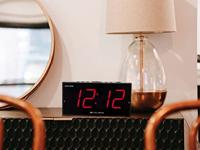 Digitale Wekker met Snooze Functie - Dual Alarmklok - Groot Rood Display - Strak Design (HCG006) - thumbnail