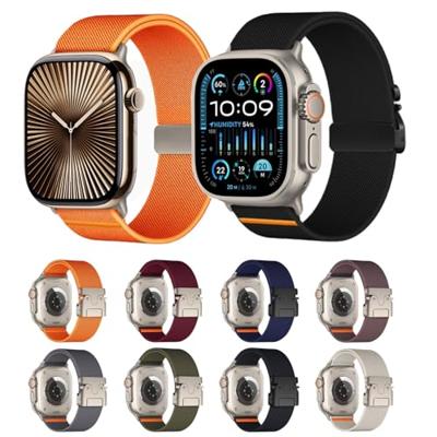 Nylon bandje met Parachute sluiting - Donkergroen - Geschikt voor Apple Watch 44mm / 45mm / 46mm / 49mm