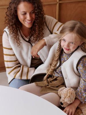 Omkeerbaar vest zonder mouwen voor dames, familie capsule ecru Omkeerbaar vest zonder mouwen voor dames, familie capsule ecru