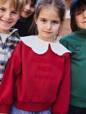 Sweater met kraag van Engels borduurwerk voor meisjes met flockprint en fluwelen boodschap rood