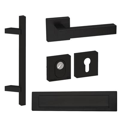 Hardbrass Voordeurset vierkant met greep Toronto 460mm schuin SKG3 met kerntrekbeveiliging - zwart Hardbrass Voordeurset vierkant met greep Toronto 460mm schuin SKG3 met kerntrekbeveiliging - zwart