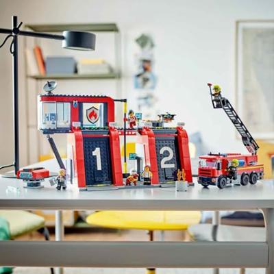 LEGO 60414 City brandweerkazerne en brandweerwagen, hondenfiguur en 5 minifiguren, kindercadeau