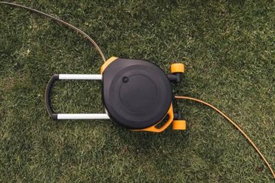 Fiskars Automatische Slanghaspel XL met Wielen | incl. 20 m Tuinslang - 1067548 Fiskars Automatische Slanghaspel XL met Wielen | incl. 20 m Tuinslang - 1067548