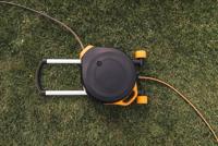 Fiskars Automatische Slanghaspel XL met Wielen | incl. 20 m Tuinslang - 1067548 - thumbnail