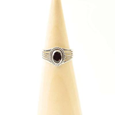 Zilveren Dakini Ring Mt. 6/52 met Granaat uit Nepal