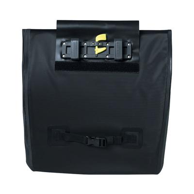 Basil urban dry shopper - waterdichte fietsshopper, vegan leather details, verstelbare sluiting, reflectie, mat zwart