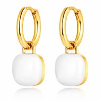 Deja Jewels Oorringen Goudkleurig Met Witte Acryl Hanger - thumbnail